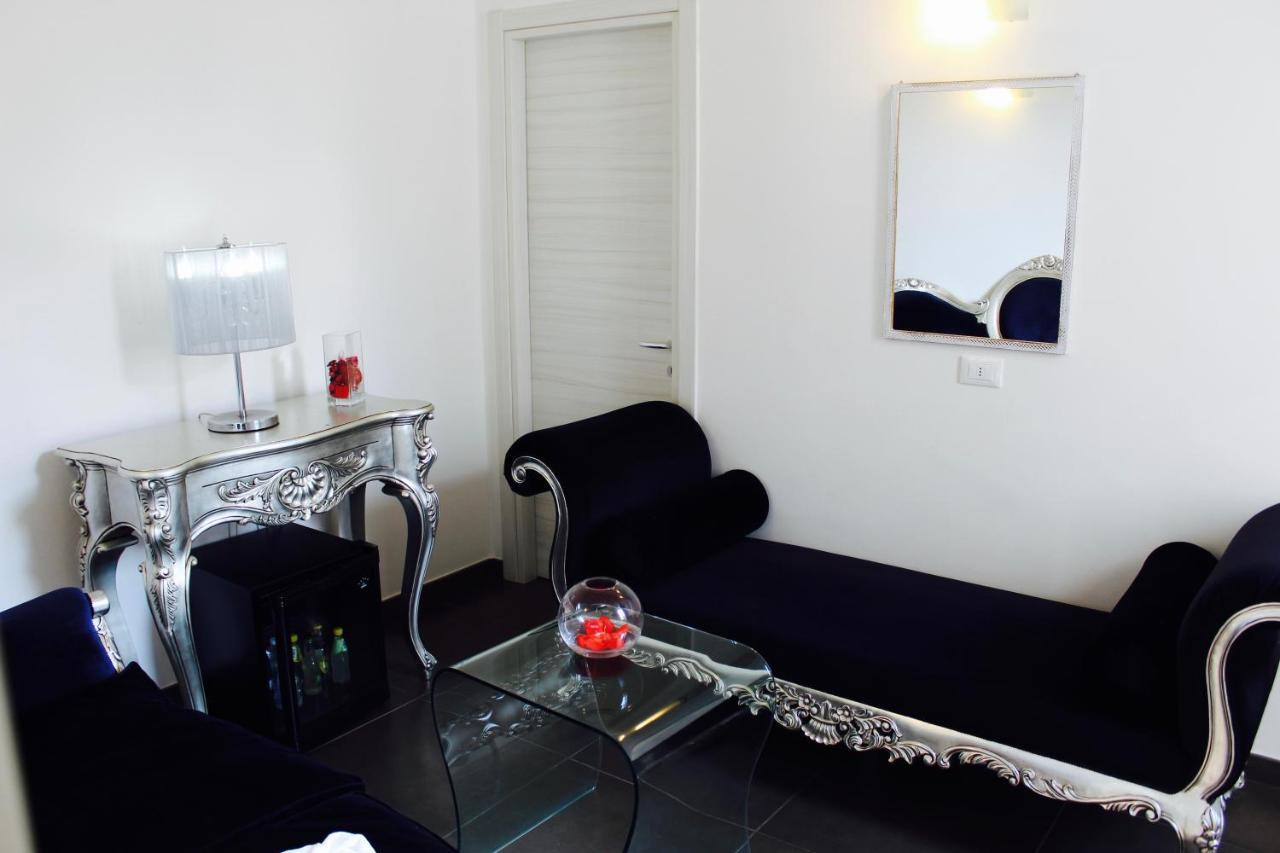 Up Room&Suite Lecce Exterior photo
